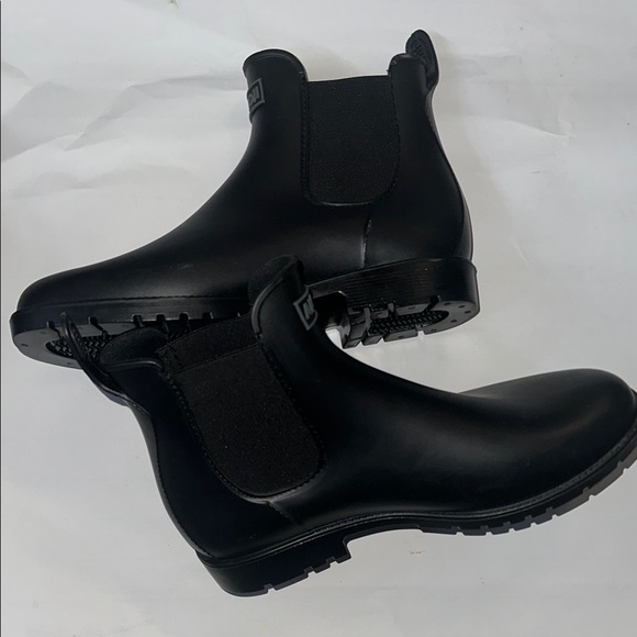 Women's Black Ankle Boots - Picture 2 of 3